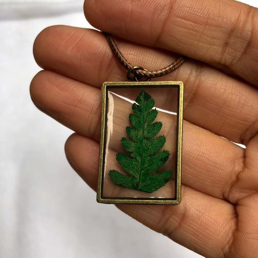 NWOT | Leaf Pendant & Long Leather Necklace